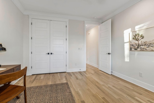 bedroom featuring crown molding, baseboards, light wood-type flooring, and a closet