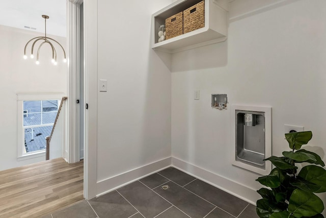 laundry room featuring dark tile patterned floors, laundry area, baseboards, and visible vents