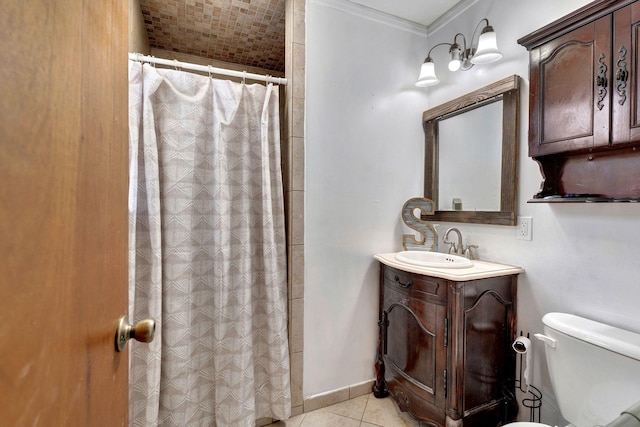full bathroom with tile patterned floors, vanity, a shower with curtain, toilet, and ornamental molding