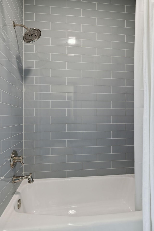 bathroom with shower / bath combo