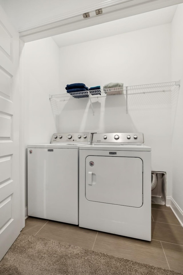 laundry room with laundry area and independent washer and dryer