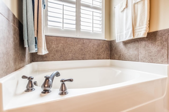 1013 Five Coves Trce, Gallatin, TN 37066 - full bathroom featuring a garden tub