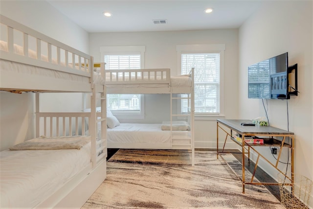 bedroom with recessed lighting, visible vents, multiple windows, and baseboards