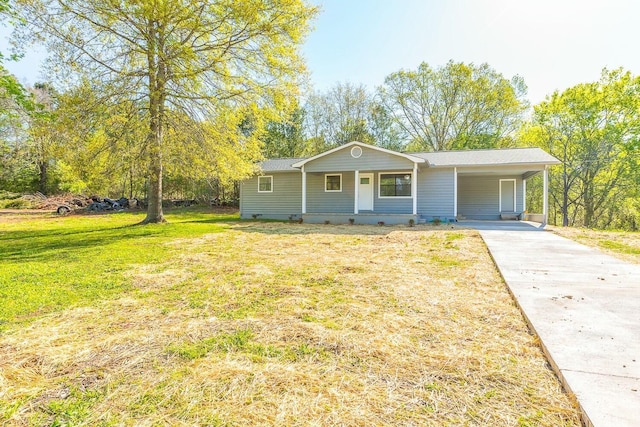 view of front of property with a carport, driveway, and a front lawn