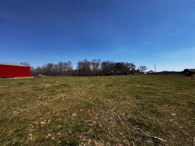 view of yard featuring a rural view