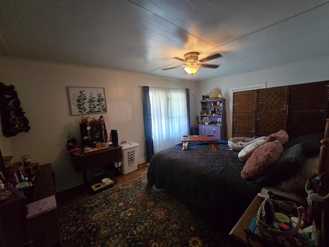 bedroom featuring a ceiling fan