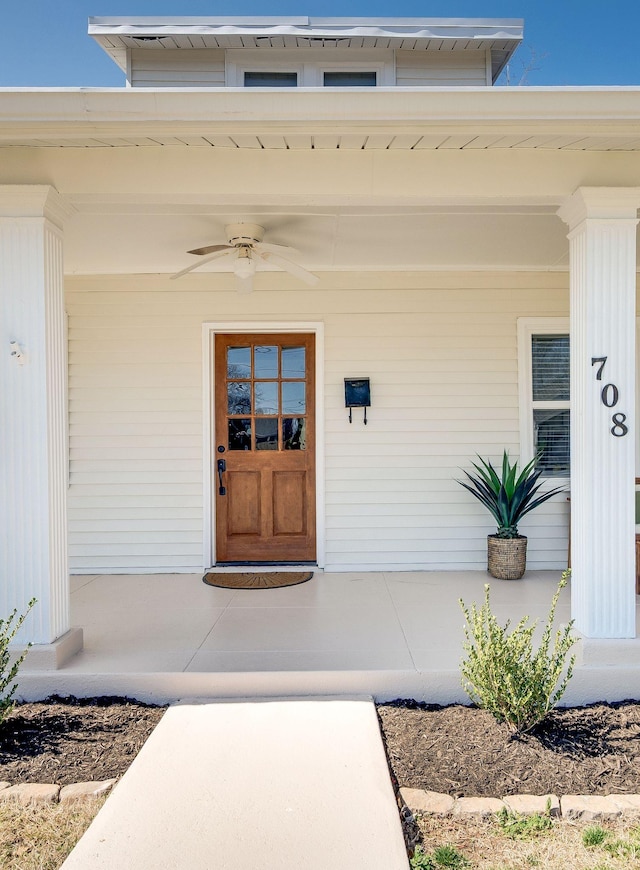 doorway to property with covered porch and ceiling fan