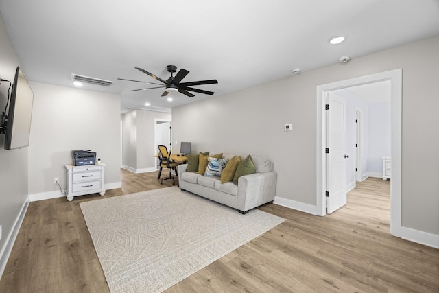 living room featuring visible vents, baseboards, ceiling fan, recessed lighting, and wood finished floors