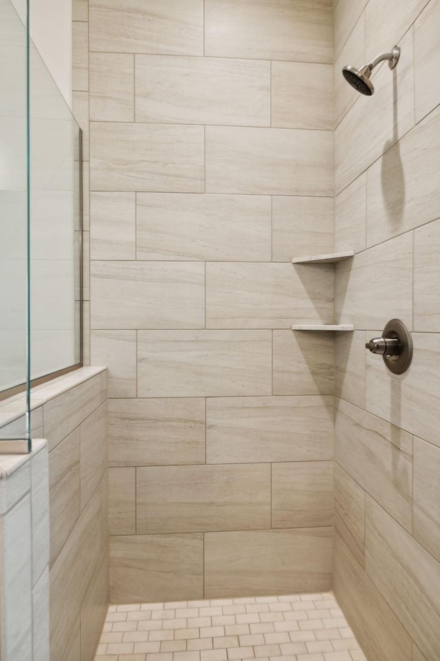 full bath featuring tiled shower