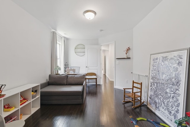 sitting room with dark wood-style floors and baseboards