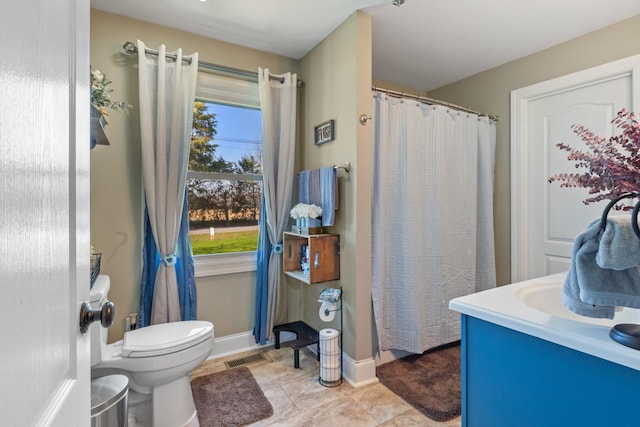 bathroom featuring a shower with curtain, toilet, and baseboards