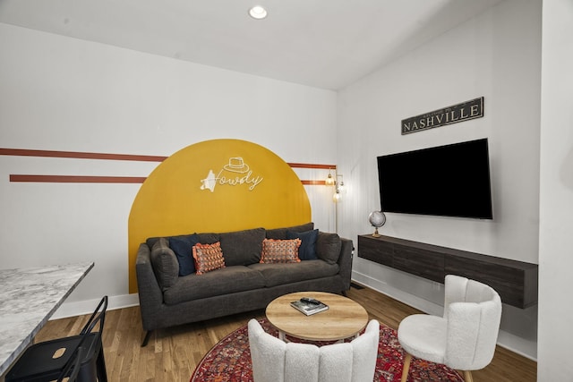 living room with recessed lighting, wood finished floors, and baseboards