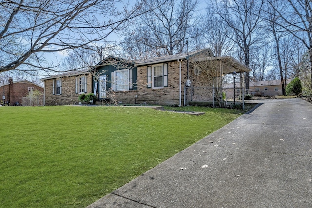 view of front of house featuring aphalt driveway, brick siding, and a front lawn