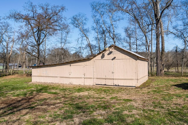 view of barn featuring a yard