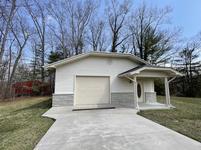 view of front of home featuring a front lawn, a garage, stone siding, and concrete driveway