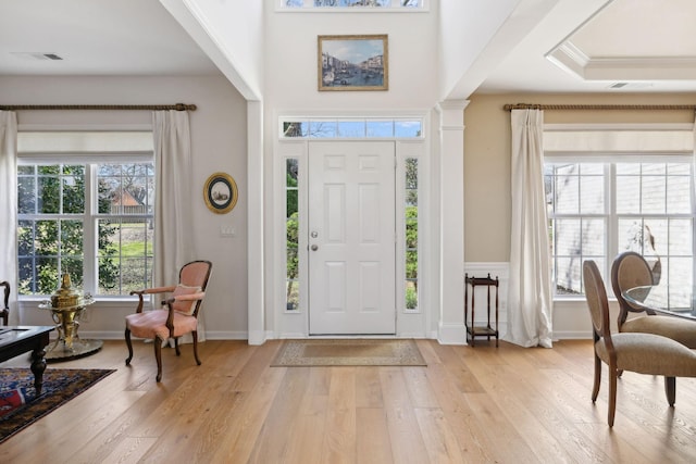 entryway featuring visible vents, baseboards, and light wood-style floors