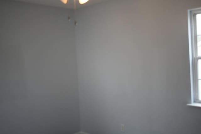 unfurnished room featuring ceiling fan