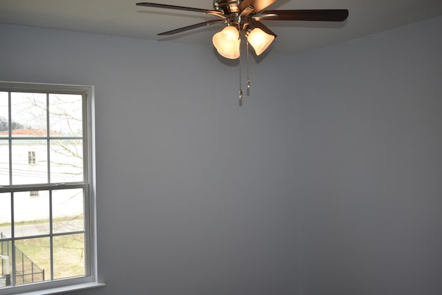 room details with ceiling fan