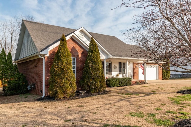 view of front facade featuring brick siding, a front lawn, and a garage