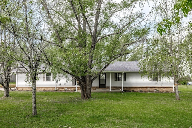 single story home featuring crawl space, a front lawn, and a shingled roof