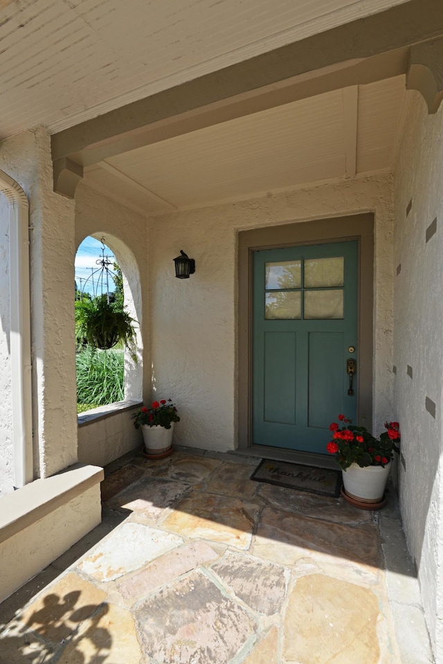 view of exterior entry featuring stucco siding