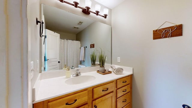 full bathroom featuring vanity and a shower with shower curtain