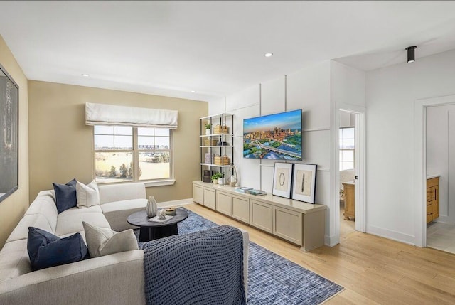 living room featuring recessed lighting, light wood-style flooring, and baseboards