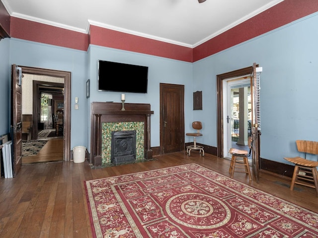 living room with baseboards, ornamental molding, and hardwood / wood-style flooring