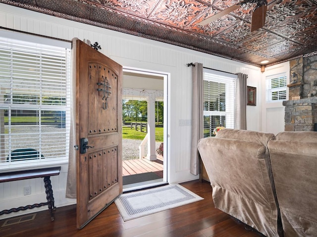 entrance foyer featuring visible vents, an ornate ceiling, and dark wood-type flooring