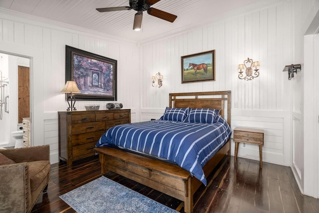 bedroom with ensuite bath, hardwood / wood-style flooring, a ceiling fan, and ornamental molding