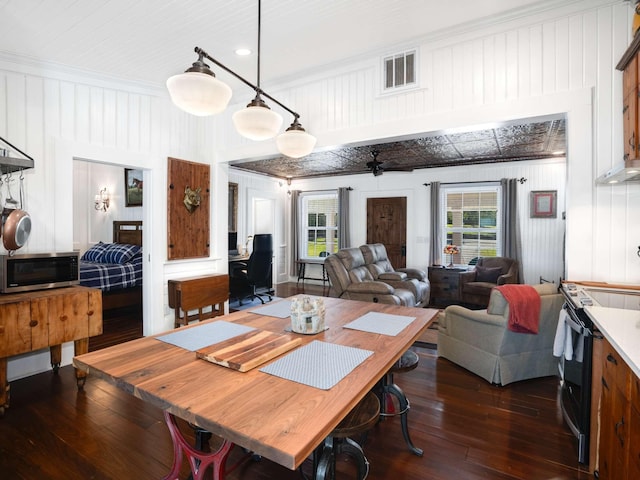 dining area featuring a ceiling fan, dark wood-type flooring, a healthy amount of sunlight, and visible vents