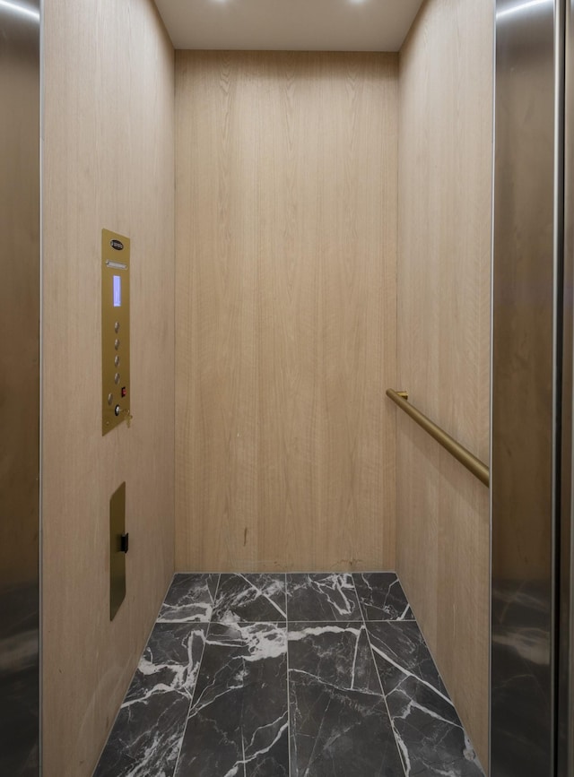 room details with elevator