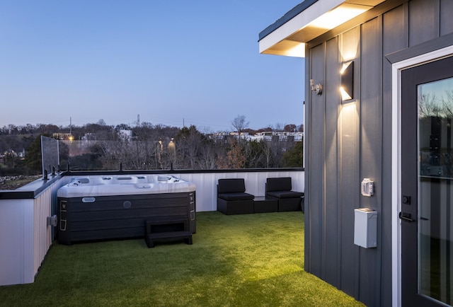 view of yard with a hot tub