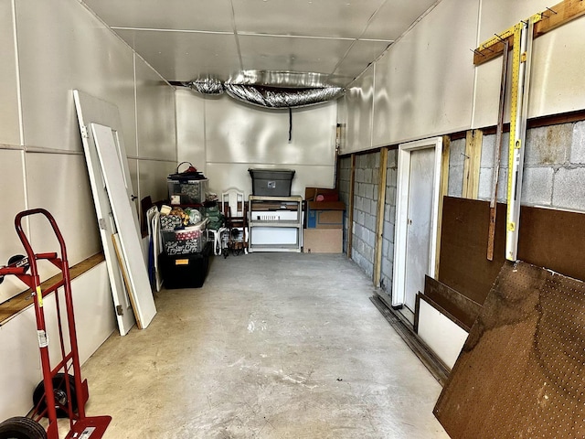 garage featuring concrete block wall