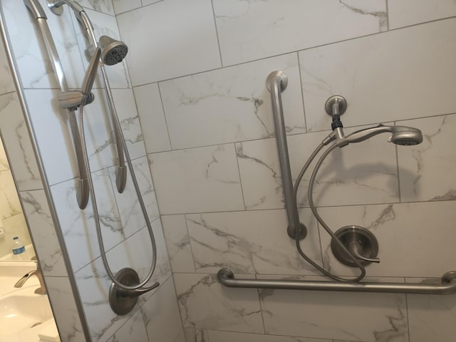 details featuring a tile shower