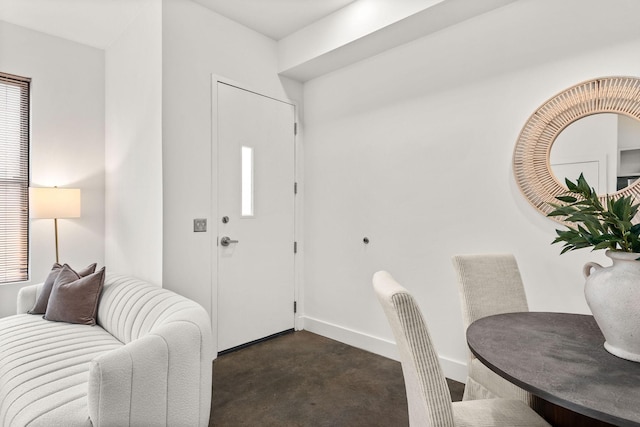 foyer entrance featuring baseboards