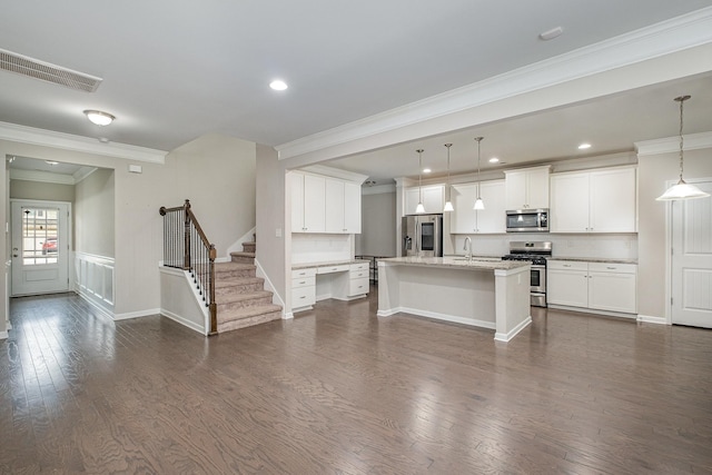 kitchen with visible vents, crown molding, a center island with sink, stainless steel appliances, and dark wood-style flooring