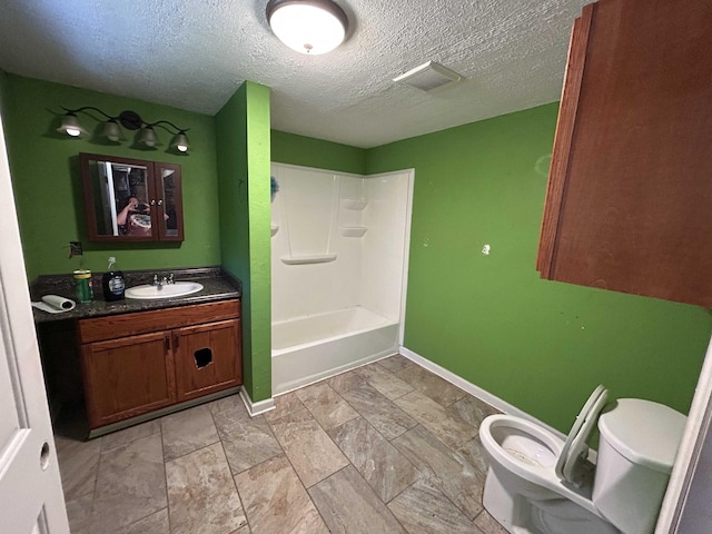 full bath featuring visible vents, toilet, a textured ceiling, baseboards, and vanity