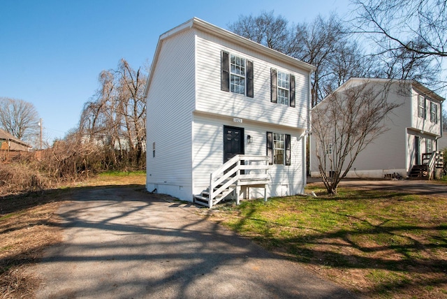 colonial-style house featuring crawl space