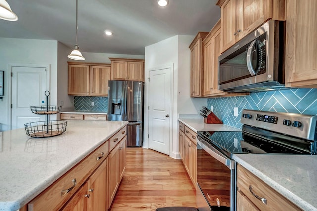 kitchen with recessed lighting, light wood-style floors, appliances with stainless steel finishes, pendant lighting, and backsplash