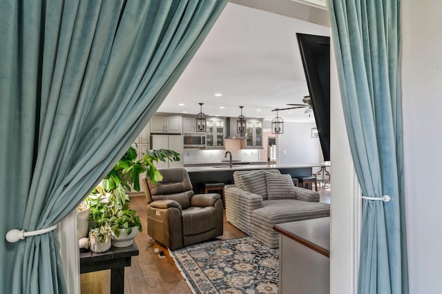 living room featuring recessed lighting, dark wood-style flooring, and ceiling fan