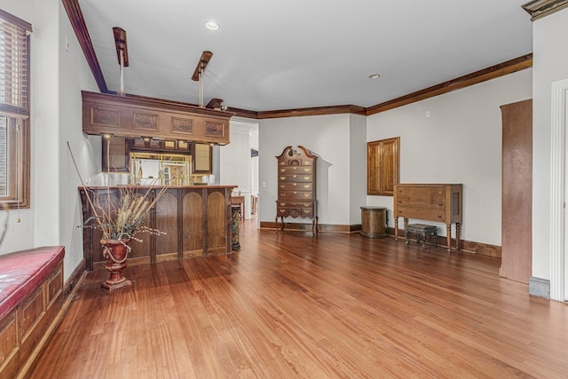 living room featuring recessed lighting, crown molding, baseboards, and wood finished floors