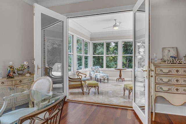 sunroom with ceiling fan