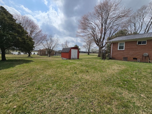 view of yard with an outbuilding and a shed