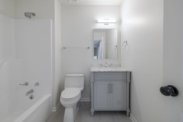 full bathroom featuring visible vents, toilet, baseboards, bathtub / shower combination, and vanity