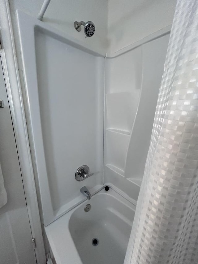 bathroom with shower / tub combo