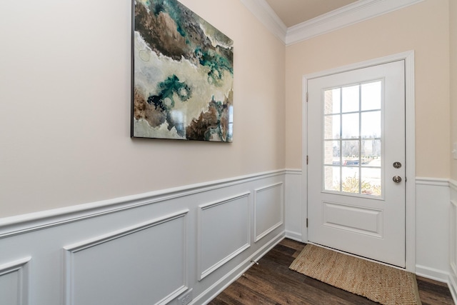 entryway featuring dark wood-style floors, wainscoting, and crown molding