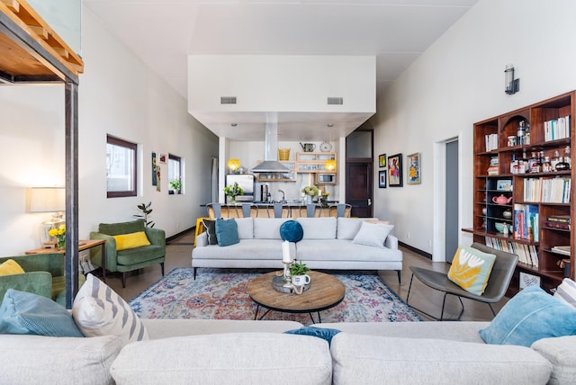 living area featuring visible vents and baseboards