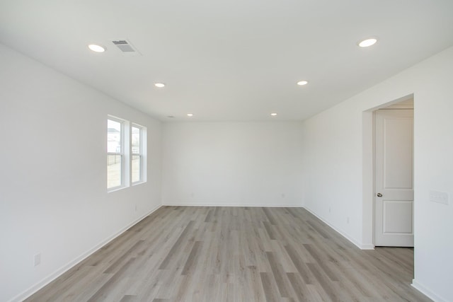 unfurnished room featuring light wood-style flooring, recessed lighting, visible vents, and baseboards