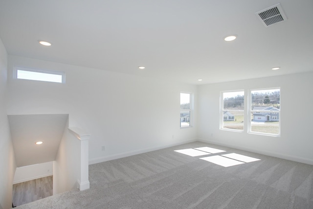 carpeted spare room featuring visible vents, recessed lighting, and baseboards